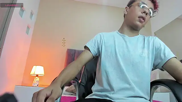 Snapshot of Xavier_Fox___ chatting on February 12, 8:08 pm Xavier Fox online show from February 12, 8:08 pm