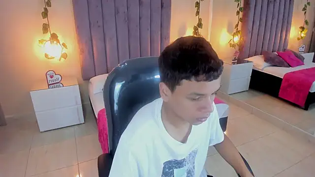 Xavier Fox    online show from November 12, 11:36 am