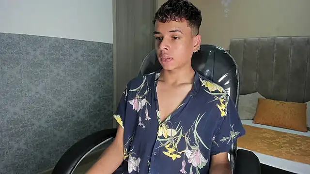 Snapshot of Xavier_Fox___ chatting on February 25, 8:52 pm Xavier Fox online show from February 25, 8:52 pm