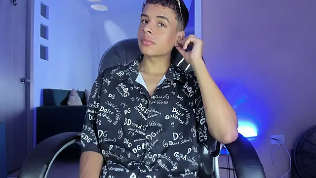 Snapshot of Xavier_Fox___ chatting on February 27, 3:45 pm Xavier Fox online show from February 27, 3:45 pm