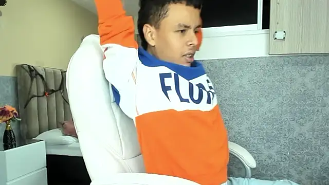 Xavier Fox    online show from October 23, 5:39 am