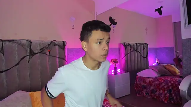 Xavier Fox    online show from October 18, 3:30 am