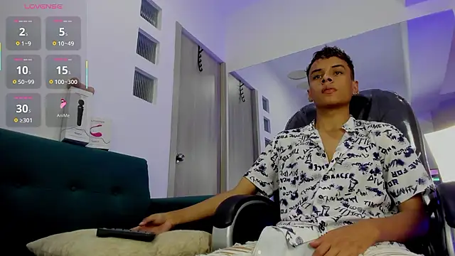 Snapshot of Xavier_Fox___ chatting on February 28, 8:30 pm Xavier Fox online show from February 28, 8:30 pm