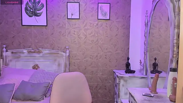 Sara clk online show from April 10, 8:05 pm