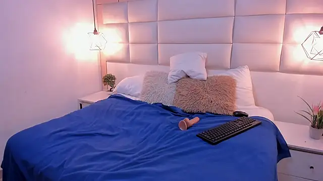 Sara clk online show from November 25, 7:47 pm