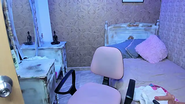 Snapshot of Sara_clk chatting on February 18, 7:54 pm Sara clk online show from February 18, 7:54 pm