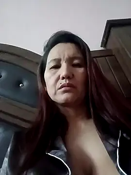 Snapshot of Bigtitsass81 chatting on November 17, 8:57 pm Bigtitsass81 online show from November 17, 8:57 pm