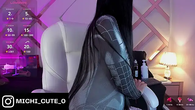 michelle cutee  online show from February 13, 8:09 pm