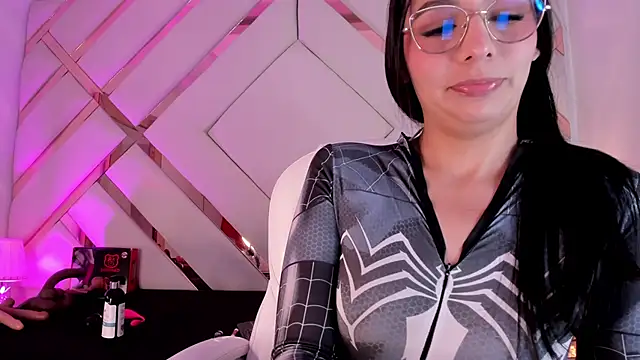 michelle cutee  online show from January 10, 8:15 pm