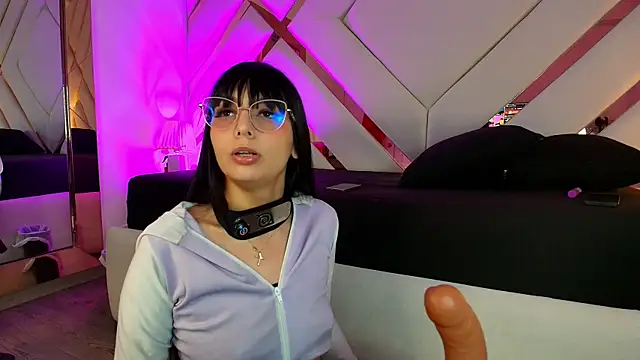Snapshot of michelle_cutee_ chatting on July 4, 8:13 pm michelle cutee online show from July 4, 8:13 pm