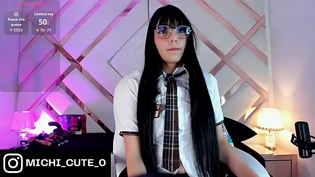 michelle cutee  online show from February 20, 8:00 pm