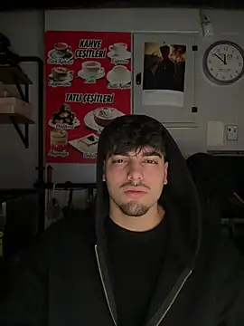 Snapshot of emir343475 chatting on February 13, 8:53 pm emir343475 online show from February 13, 8:53 pm