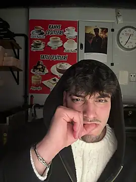 Snapshot of emir343475 chatting on February 11, 9:36 pm emir343475 online show from February 11, 9:36 pm