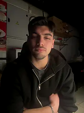 Snapshot of emir343475 chatting on November 14, 9:18 pm emir343475 online show from November 14, 9:18 pm