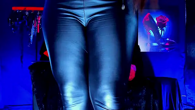 SharonnStones online show from March 4, 8:38 pm