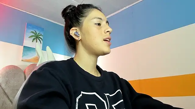 Snapshot of moon_winy chatting on October 29, 11:31 am moon winy online show from October 29, 11:31 am