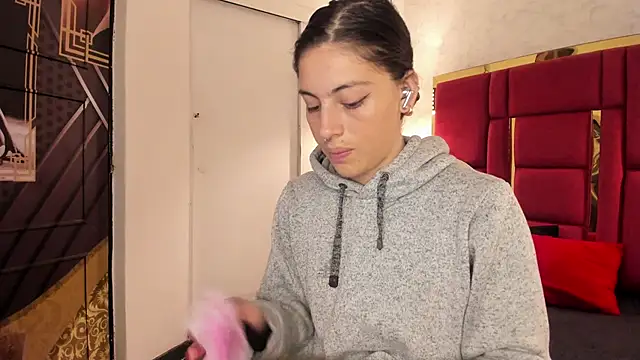 Snapshot of moon_winy chatting on November 5, 11:35 am moon winy online show from November 5, 11:35 am