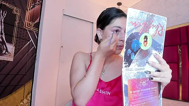 Snapshot of moon_winy chatting on November 18, 11:24 am moon winy online show from November 18, 11:24 am