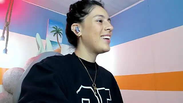 Snapshot of moon_winy chatting on October 28, 11:53 am moon winy online show from October 28, 11:53 am