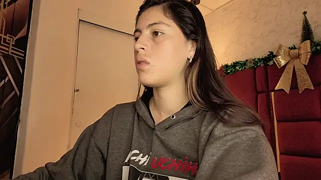 Snapshot of moon_winy chatting on December 4, 11:20 am moon winy online show from December 4, 11:20 am