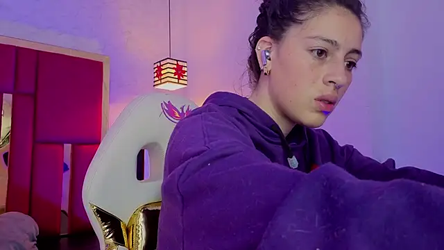 moon winy online show from April 15, 11:38 am