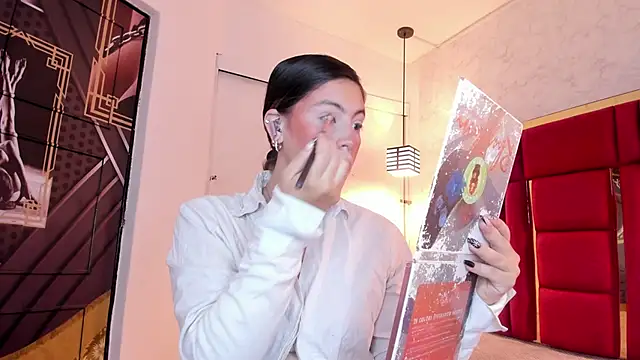 Snapshot of moon_winy chatting on November 20, 11:33 am moon winy online show from November 20, 11:33 am