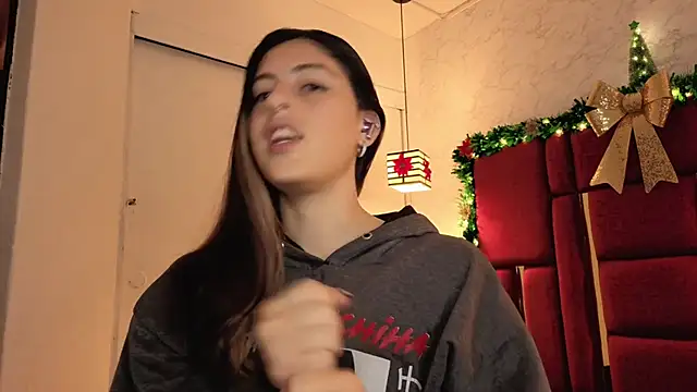 Snapshot of moon_winy chatting on December 3, 11:42 am moon winy online show from December 3, 11:42 am