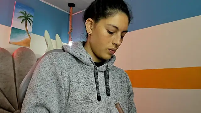 Snapshot of moon_winy chatting on October 23, 11:42 am moon winy online show from October 23, 11:42 am