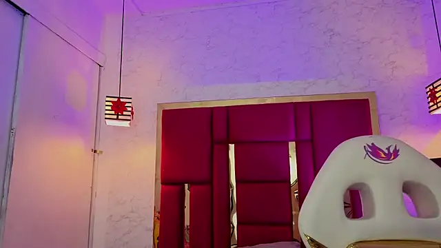 moon winy online show from April 17, 11:46 am