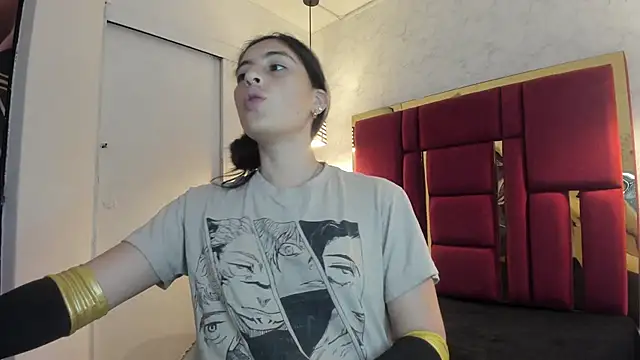 Snapshot of moon_winy chatting on November 16, 11:59 am moon winy online show from November 16, 11:59 am