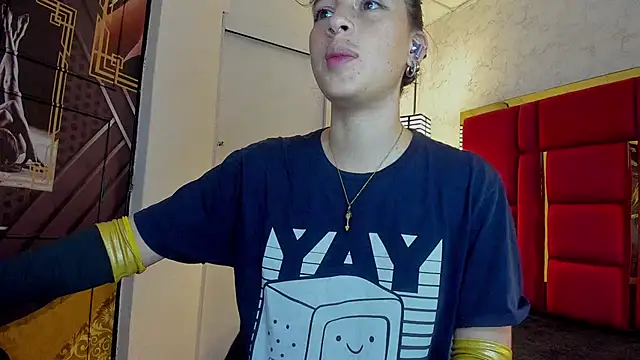 Snapshot of moon_winy chatting on November 17, 11:25 am moon winy online show from November 17, 11:25 am