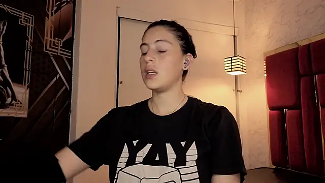 Snapshot of moon_winy chatting on November 27, 11:54 am moon winy online show from November 27, 11:54 am