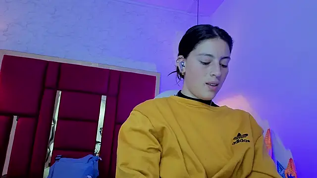 moon winy online show from March 31, 11:23 am