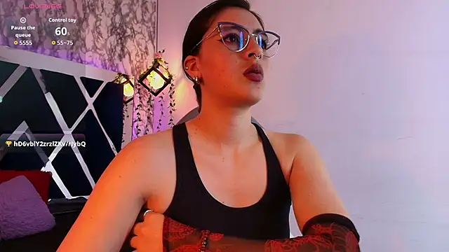 Snapshot of moon_winy chatting on May 11, 4:15 pm moon winy online show from May 11, 4:15 pm