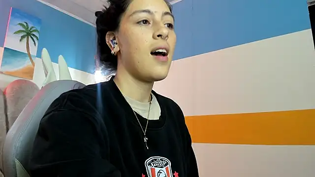 Snapshot of moon_winy chatting on November 2, 12:21 pm moon winy online show from November 2, 12:21 pm