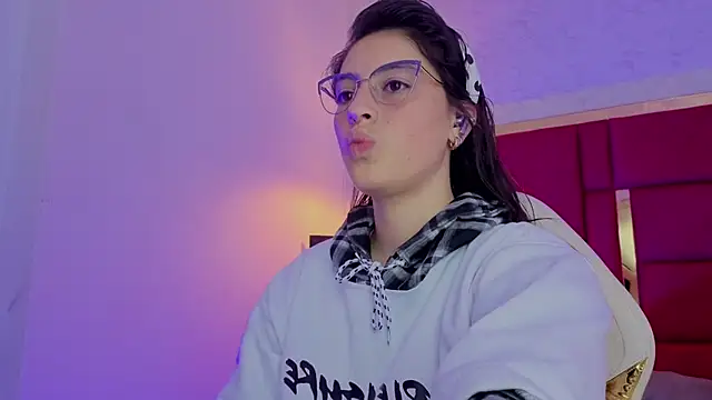 moon winy online show from April 16, 11:33 am