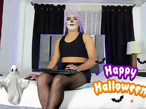 Snapshot of IvettePetit chatting on October 31, 12:51 am IvettePetit online show from October 31, 12:51 am