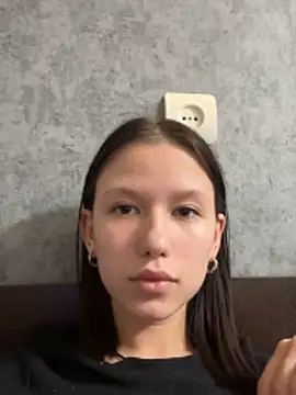 AngelaXSmile online show from October 16, 6:05 pm