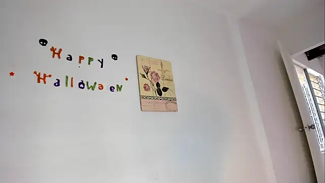 Snapshot of Alanna_miaw chatting on November 6, 6:01 pm Alanna miaw online show from November 6, 6:01 pm