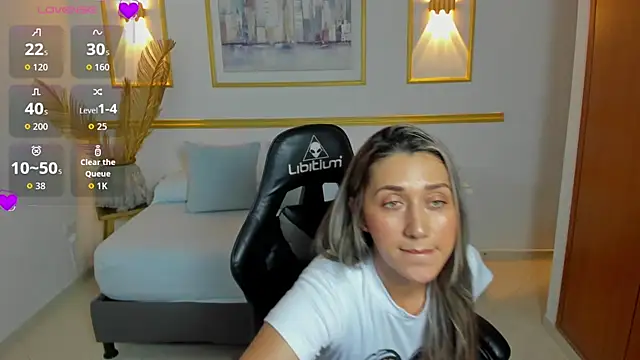 karlyy  online show from November 20, 7:25 pm