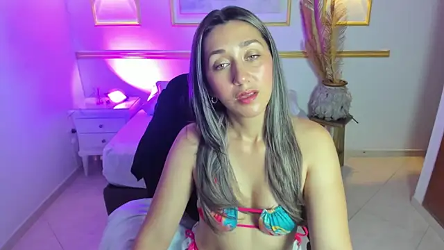 karlyy  online show from February 4, 7:09 pm