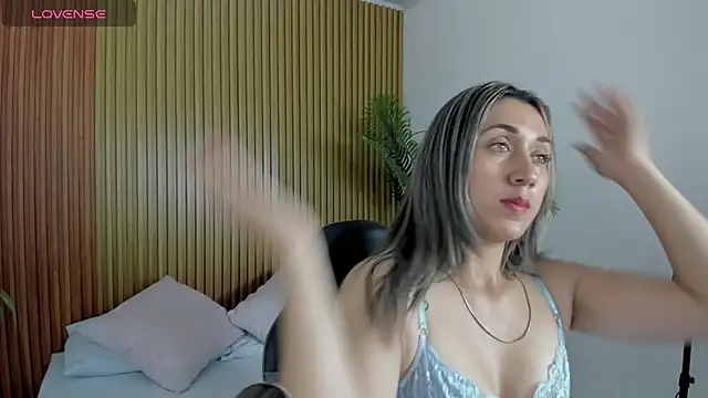 karlyy  online show from November 26, 2:11 am