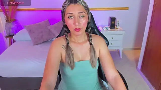 karlyy  online show from November 4, 7:17 pm