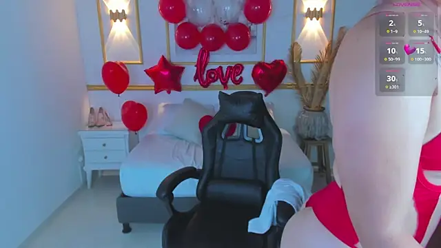 karlyy  online show from February 14, 8:09 pm