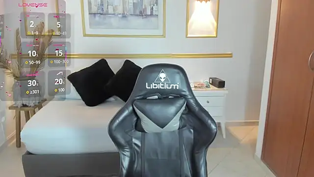 karlyy  online show from December 1, 7:37 pm