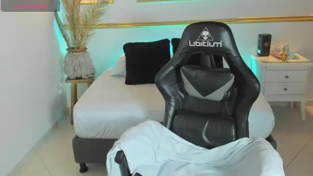 karlyy  online show from December 22, 7:14 pm