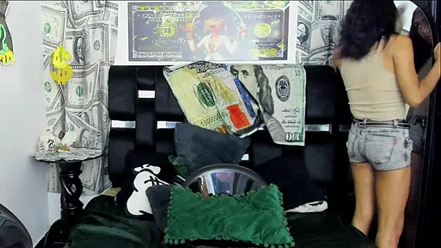 Latin Doll13 online show from November 9, 7:45 am