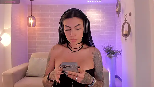 ChristineFord  online show from June 2, 11:21 am