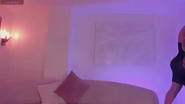 ChristineFord  online show from October 31, 12:46 pm