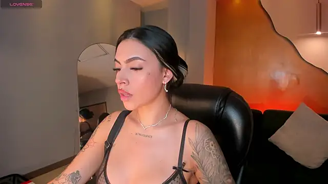 ChristineFord  online show from December 4, 12:48 pm